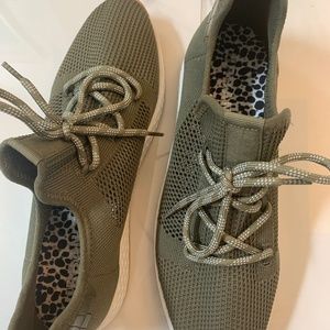 Urban Sport by J/Slides olive green sneakers size 10